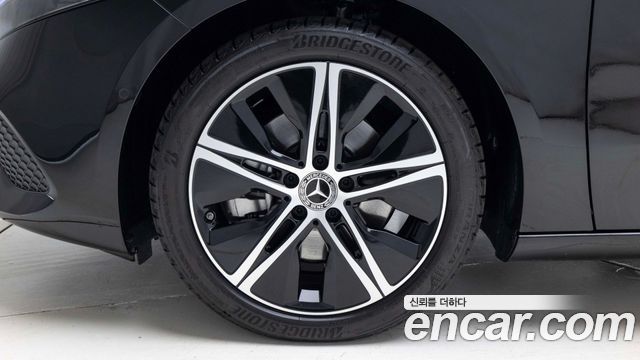 Mercedes-Benz A-Class W177 A220 Sedan - фото 4