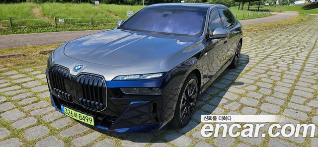 BMW 7-Series G70 750e xDrive M Sport - фото 1