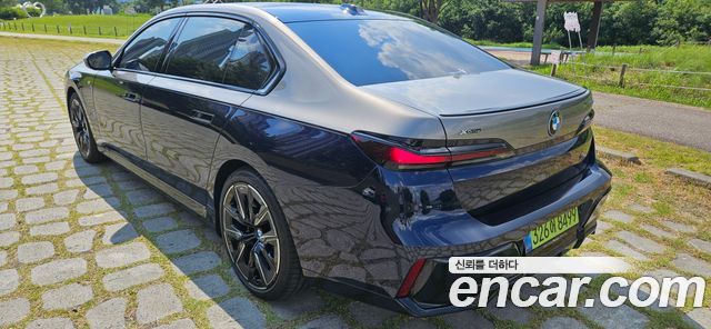 BMW 7-Series G70 750e xDrive M Sport - фото 3