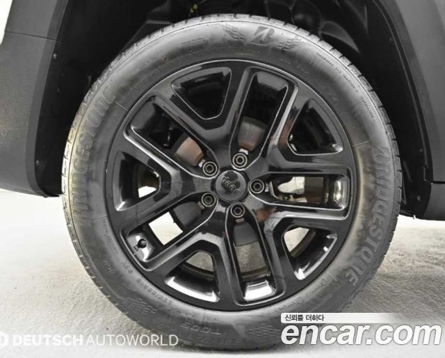Jeep Renegade 1.3 Limited - фото 4