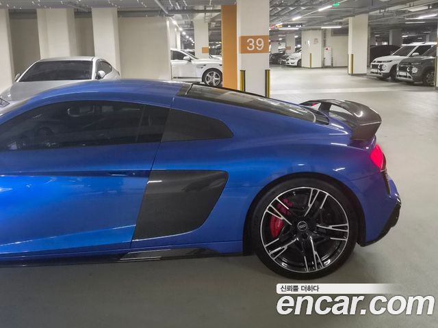 Audi R8 5.2 V10 Performance Coupe - фото 2