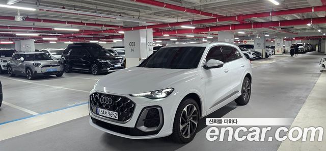 Audi Q5 40 TFSI Quattro S Line - фото 0