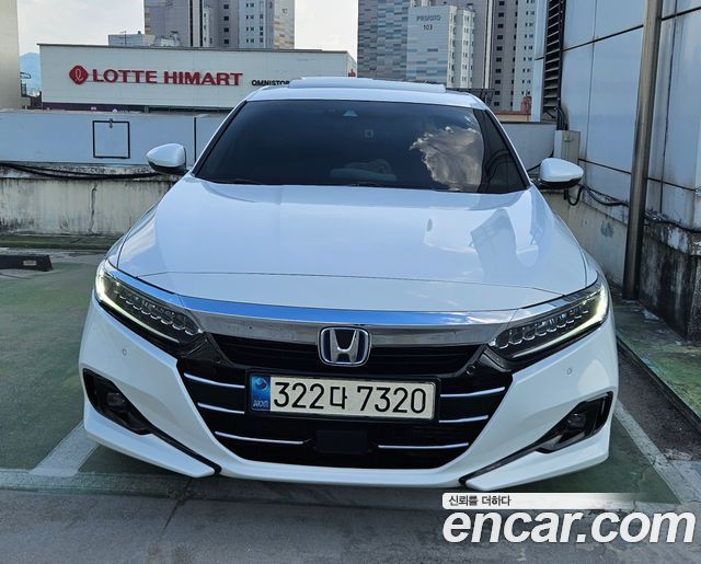 Honda Accord 10-го поколения 2.0 Hybrid Touring - фото 0