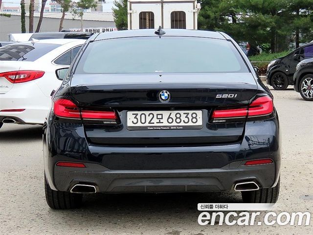 BMW 5-Series G30 520i M Sport - фото 3