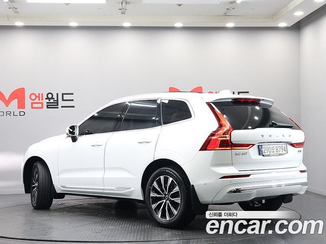 Volvo XC60 2-го поколения B5 Ultimate Bright - фото 3