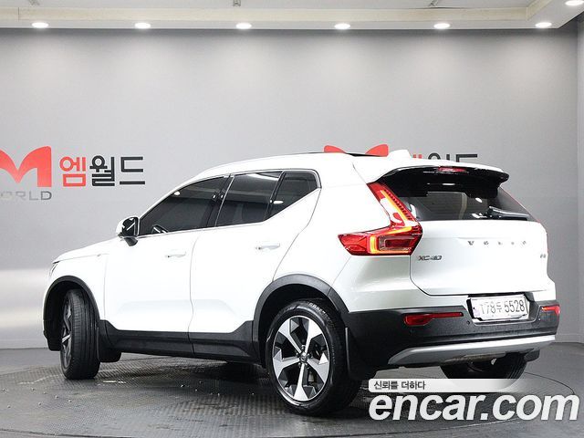 Volvo XC40 B4 Ultimate Bright - фото 1