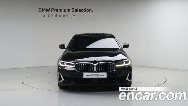 BMW 5-Series G30 520i Luxury - фото 1