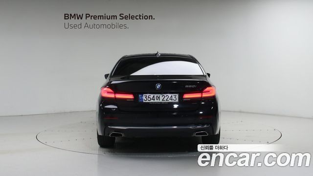BMW 5-Series G30 520i Luxury - фото 2