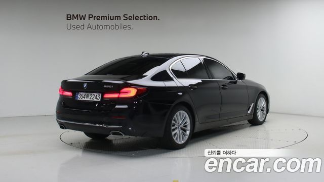 BMW 5-Series G30 520i Luxury - фото 3