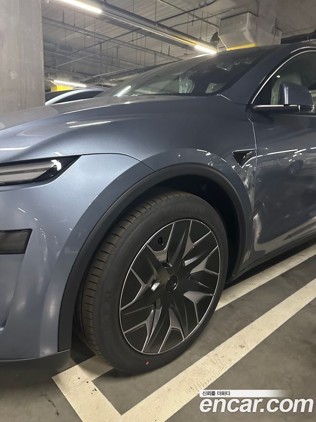 Tesla Model Y L Long Range AWD - фото 0