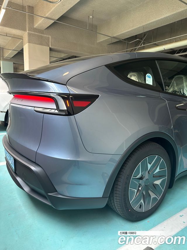 Tesla Model Y L Long Range AWD - фото 1