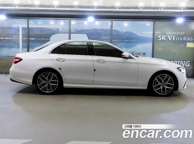 Mercedes-Benz E-Class W213 E220d 4MATIC AMG Line - фото 2