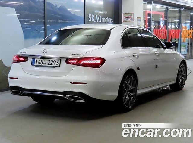 Mercedes-Benz E-Class W213 E220d 4MATIC AMG Line - фото 3