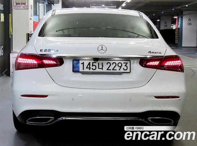 Mercedes-Benz E-Class W213 E220d 4MATIC AMG Line - фото 4