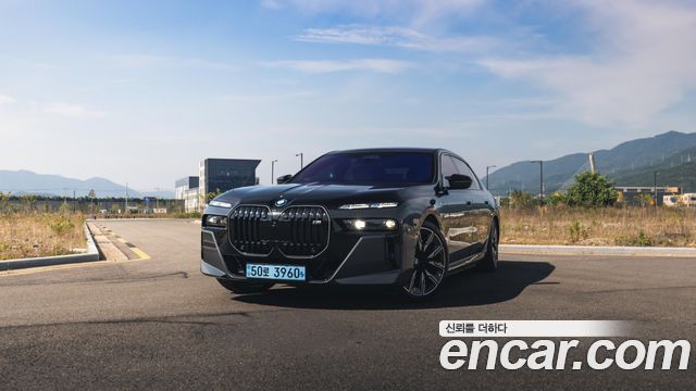 BMW i7 G70 M70 xDrive M Performance - фото 0