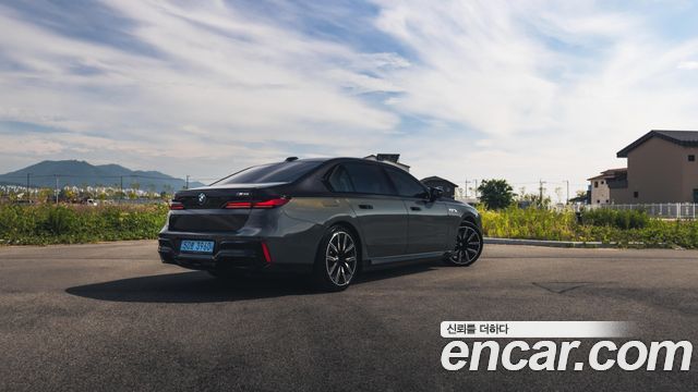BMW i7 G70 M70 xDrive M Performance - фото 1