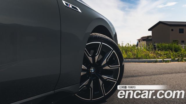 BMW i7 G70 M70 xDrive M Performance - фото 4