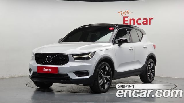 Volvo XC40 T4 R-Design - фото 0