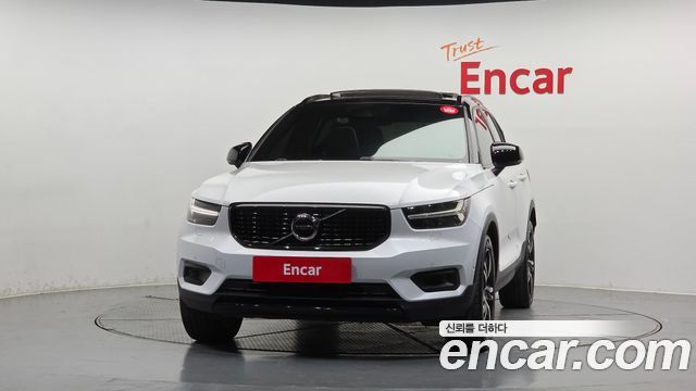 Volvo XC40 T4 R-Design - фото 2