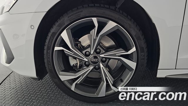 Audi A3 40 TFSI Premium - фото 4