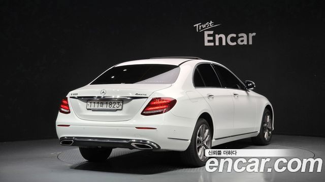 Mercedes-Benz E-Class W213 E300 4MATIC Exclusive - фото 1