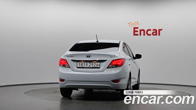 Hyundai Accent 1.4 VVT Premium - фото 2