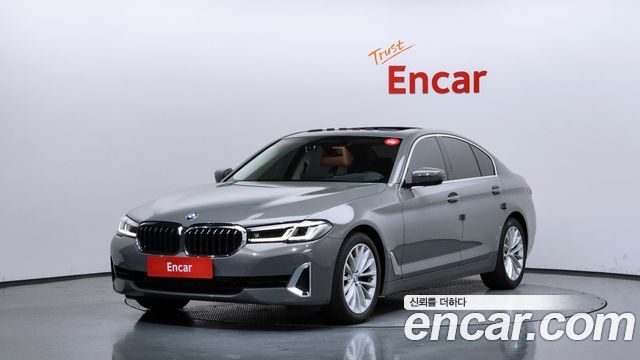 BMW 5-Series G30 520i Luxury - фото 0