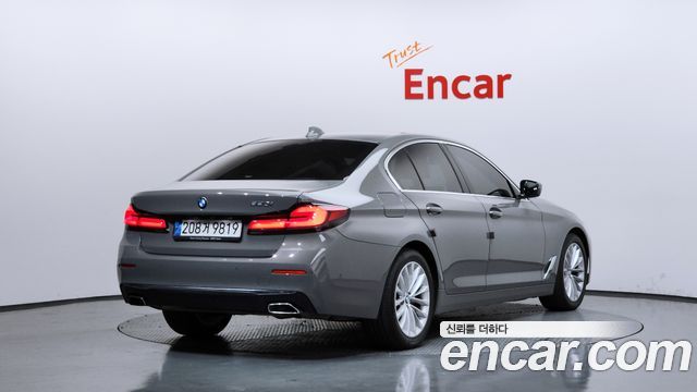 BMW 5-Series G30 520i Luxury - фото 1