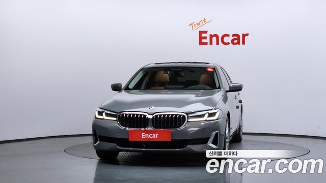 BMW 5-Series G30 520i Luxury - фото 2