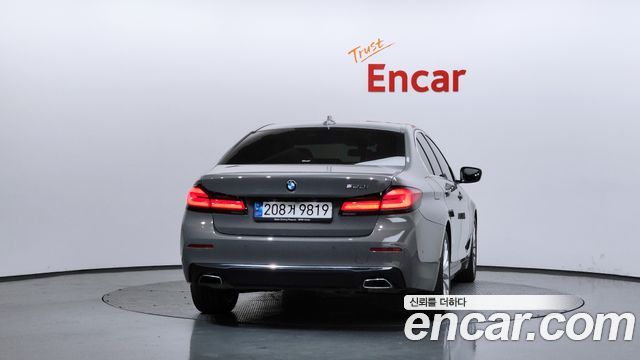BMW 5-Series G30 520i Luxury - фото 3