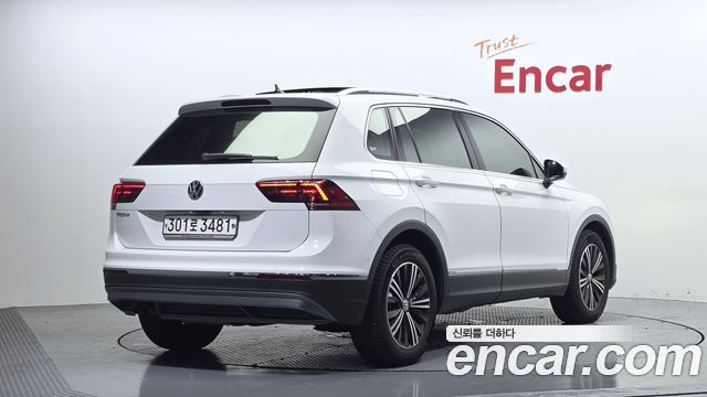 Volkswagen Tiguan 2-го поколения 2.0 TDI Prestige - фото 1
