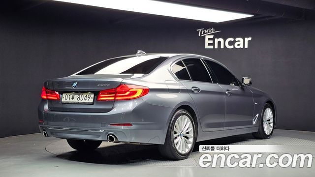 BMW 5-Series G30 520d Luxury Special Edition - фото 1