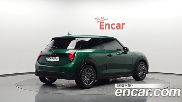 Mini Cooper 4-го поколения Essential - фото 0