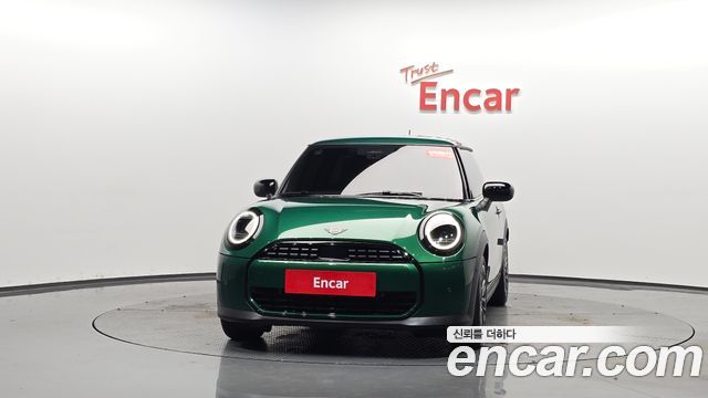 Mini Cooper 4-го поколения Essential - фото 1
