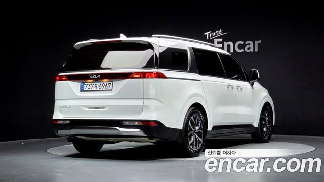 Kia Carnival 4-го поколения 11-Seater Signature - фото 1