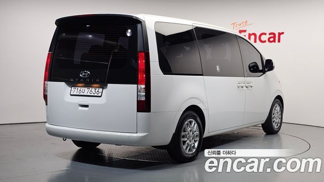 Hyundai Staria Tourer 11-Seater Modern - фото 1