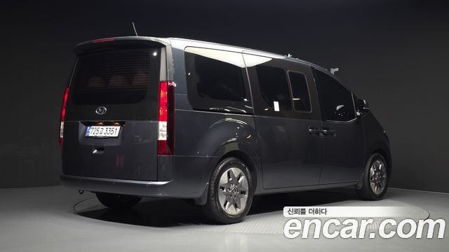 Hyundai Staria Tourer 11-Seater Modern - фото 1