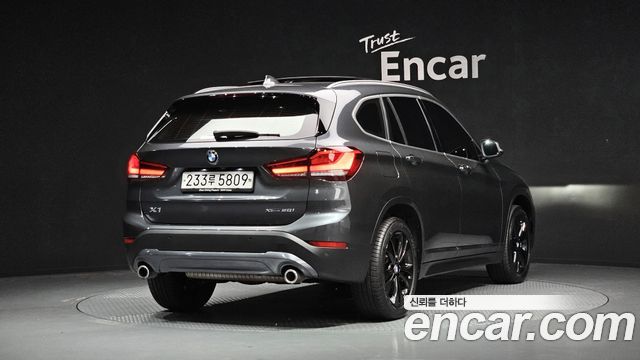 BMW X1 F48 xDrive 20i Advantage - фото 1