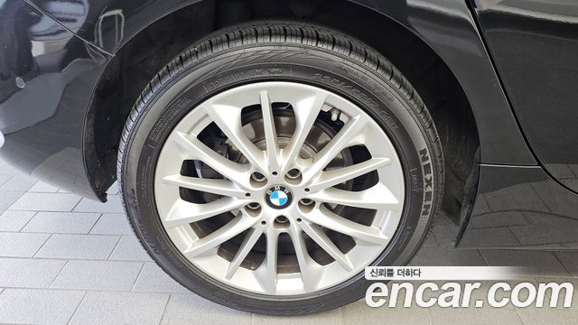 BMW 1-Series F40 118d Joy - фото 4