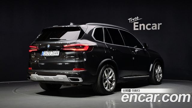 BMW X5 G05 xDrive 45e xLine - фото 1