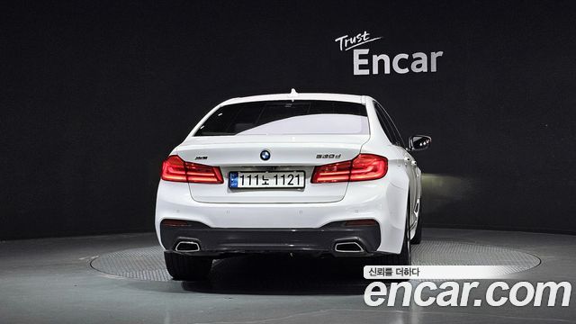 BMW 5-Series G30 520d xDrive M Sport Package - фото 3