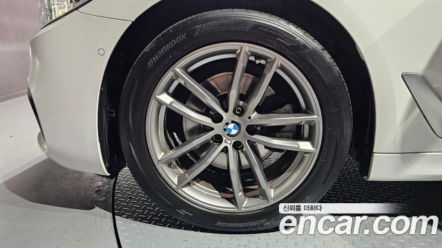 BMW 5-Series G30 520d xDrive M Sport Package - фото 4