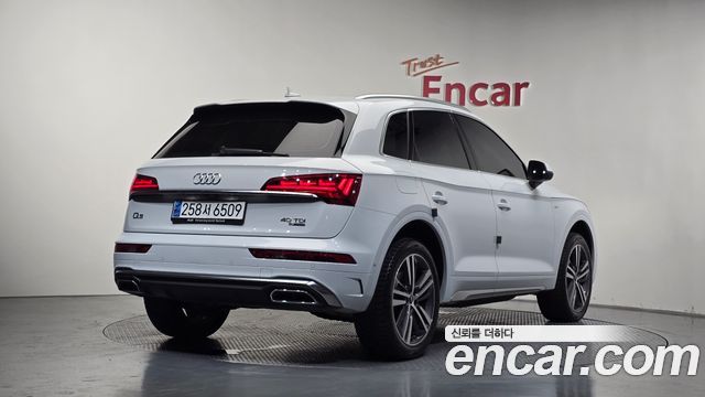 Audi Q5 FY 40 TDI Quattro Premium - фото 0