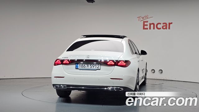 Mercedes-Benz E-Class W214 E200 Avantgarde - фото 3
