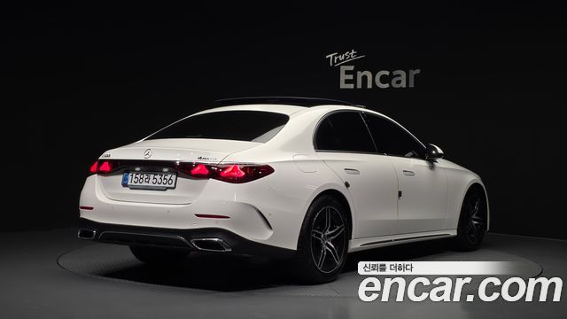 Mercedes-Benz E-Class W214 E300 4MATIC AMG Line - фото 1