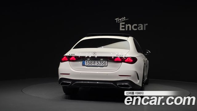 Mercedes-Benz E-Class W214 E300 4MATIC AMG Line - фото 3