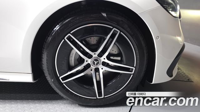 Mercedes-Benz E-Class W214 E300 4MATIC AMG Line - фото 4