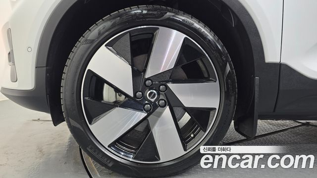 Volvo C40 Twin Ultimate - фото 3