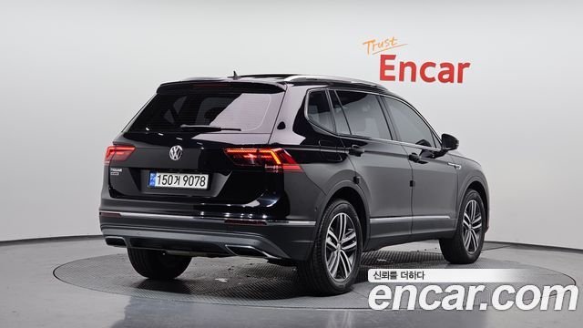 Volkswagen Tiguan 2.0 TDI Prestige - фото 1