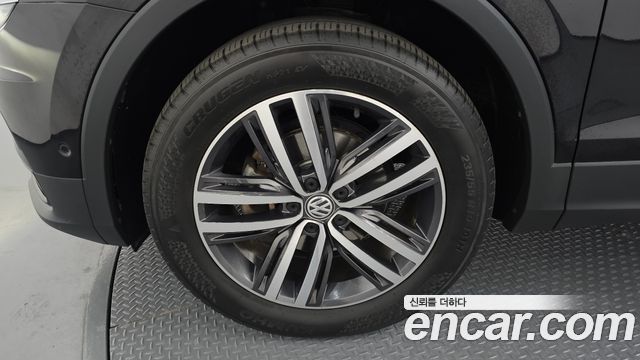 Volkswagen Tiguan 2.0 TDI Prestige - фото 4